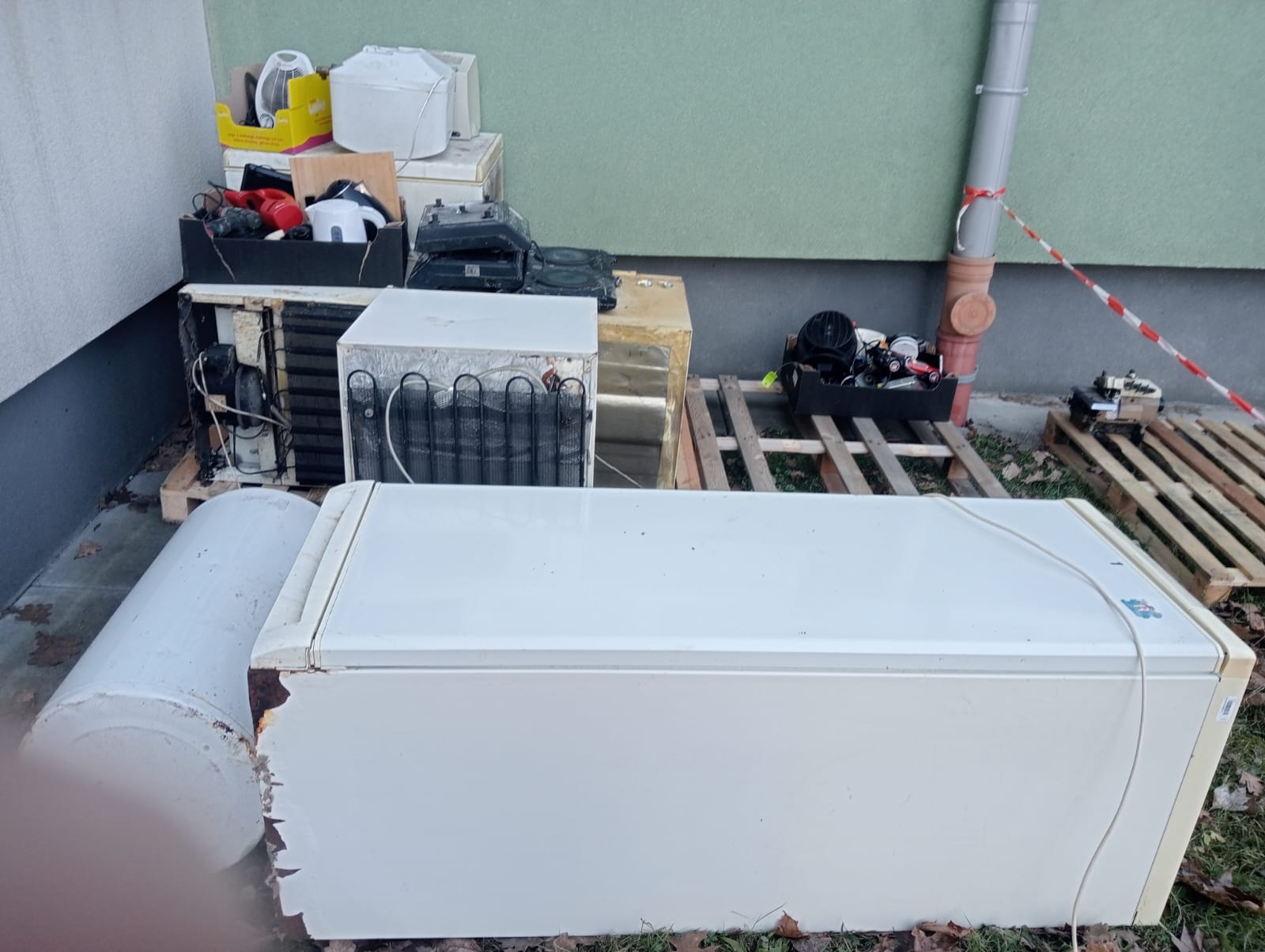 „WSZYSTKIE DZIECI ZBIERAJĄ ELEKTROŚMIECI”